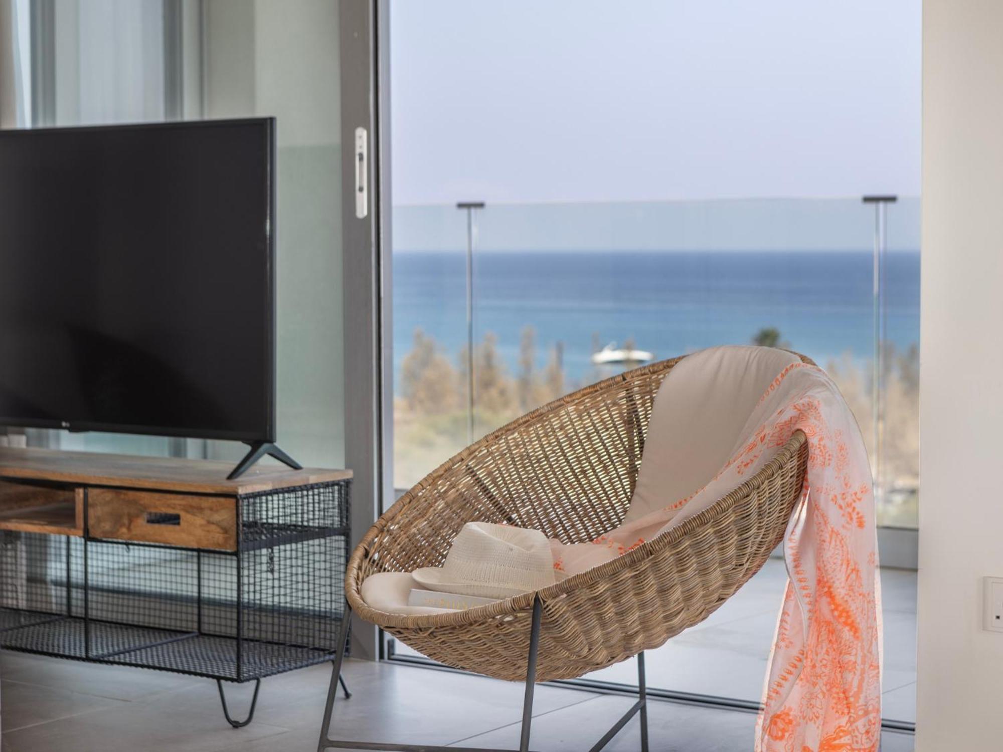 Emerald Bay Sea-front Penthouse Apartment Protaras