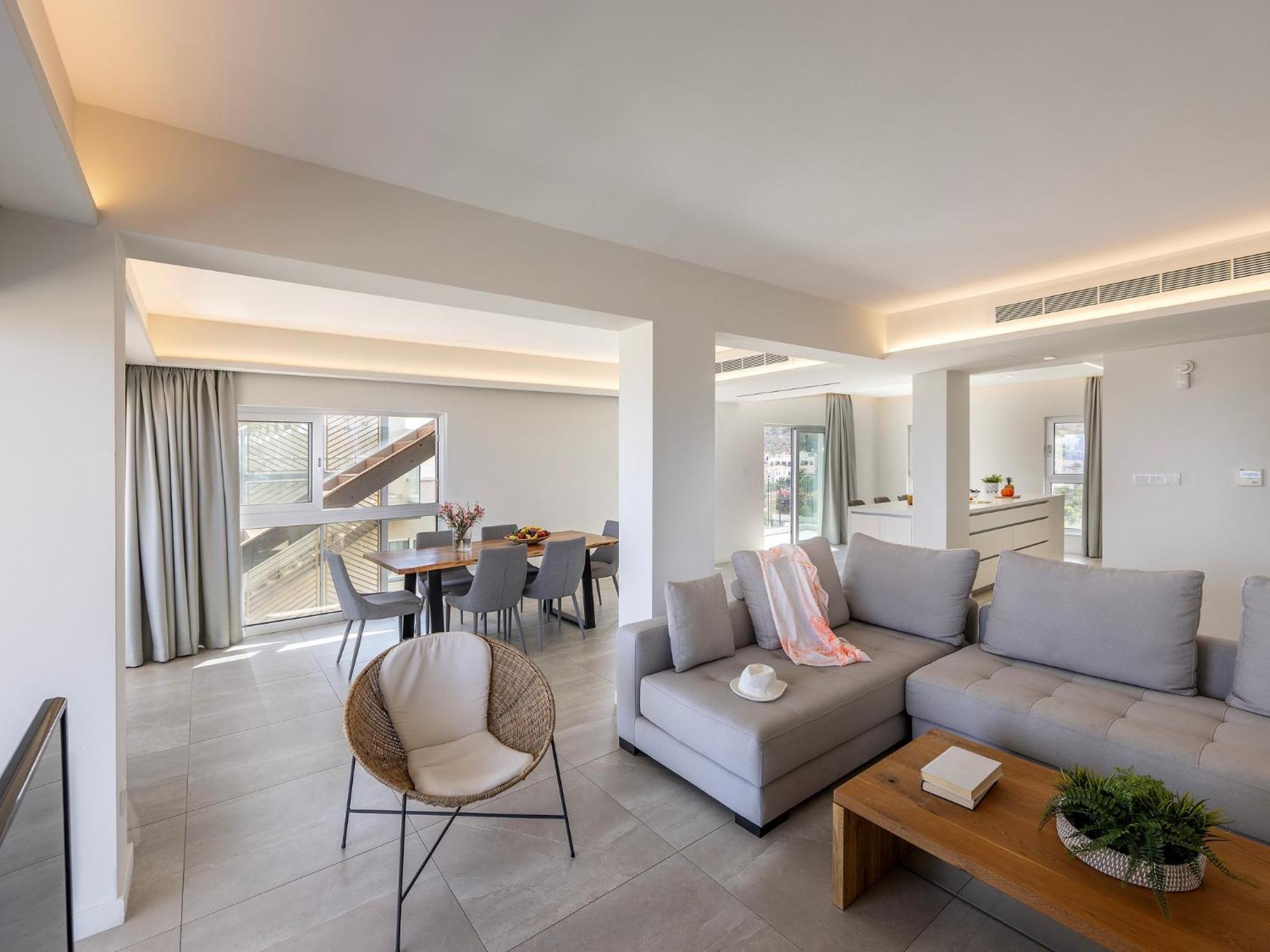 Emerald Bay Sea-front Penthouse Apartment