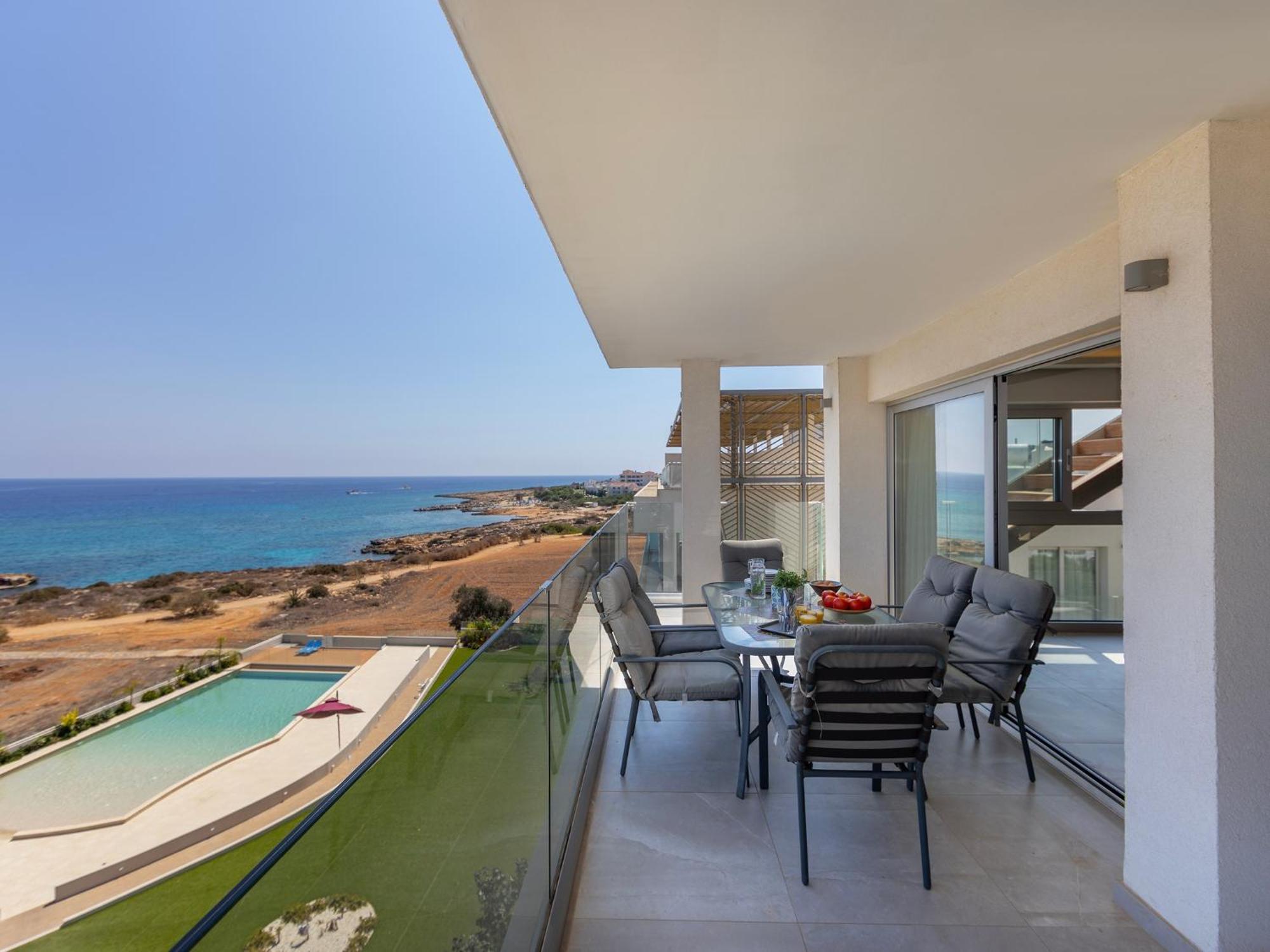 Apartment Emerald Bay Sea-front Penthouse