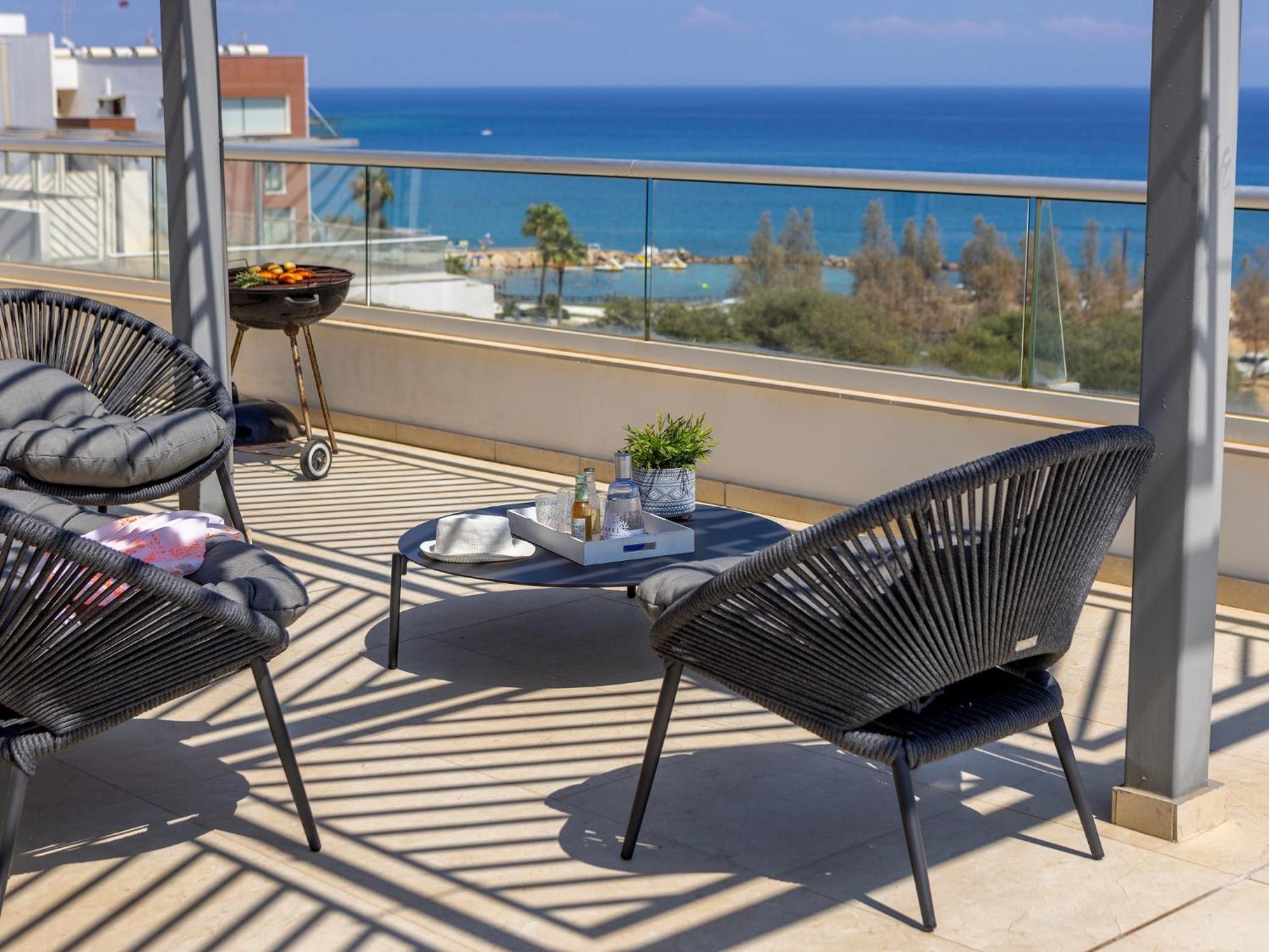 Apartment Emerald Bay Sea-front Penthouse *