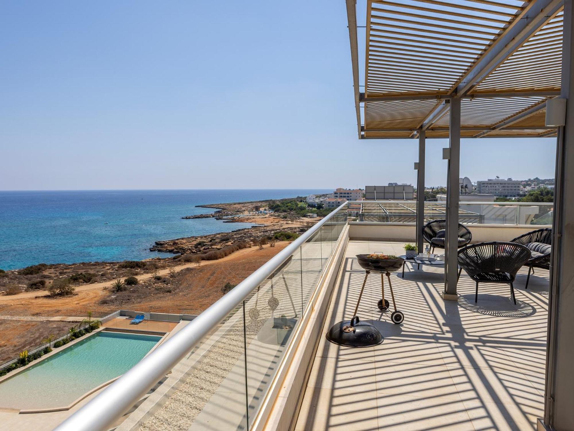 Emerald Bay Sea-front Penthouse Apartment Protaras