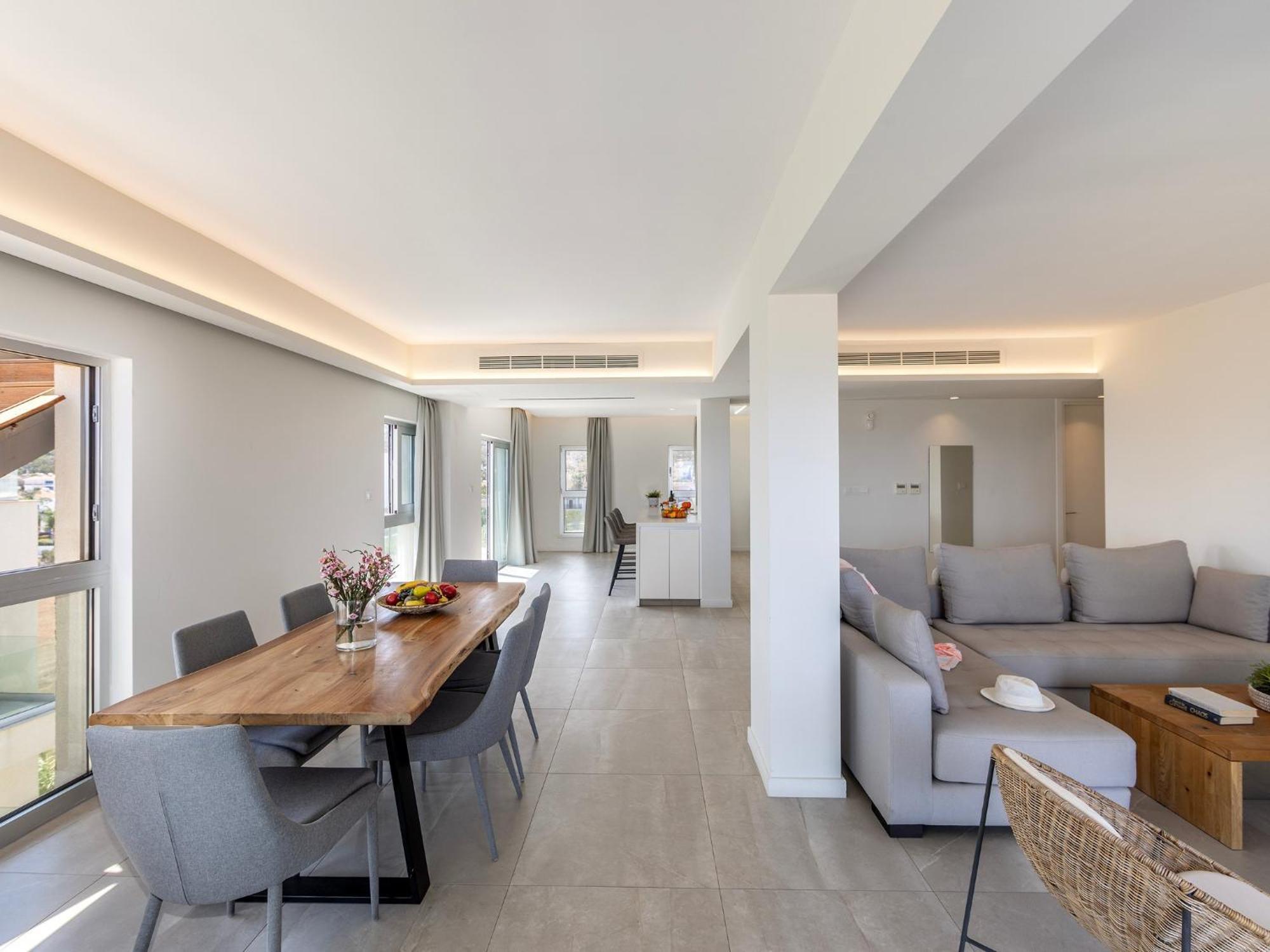 Emerald Bay Sea-front Penthouse