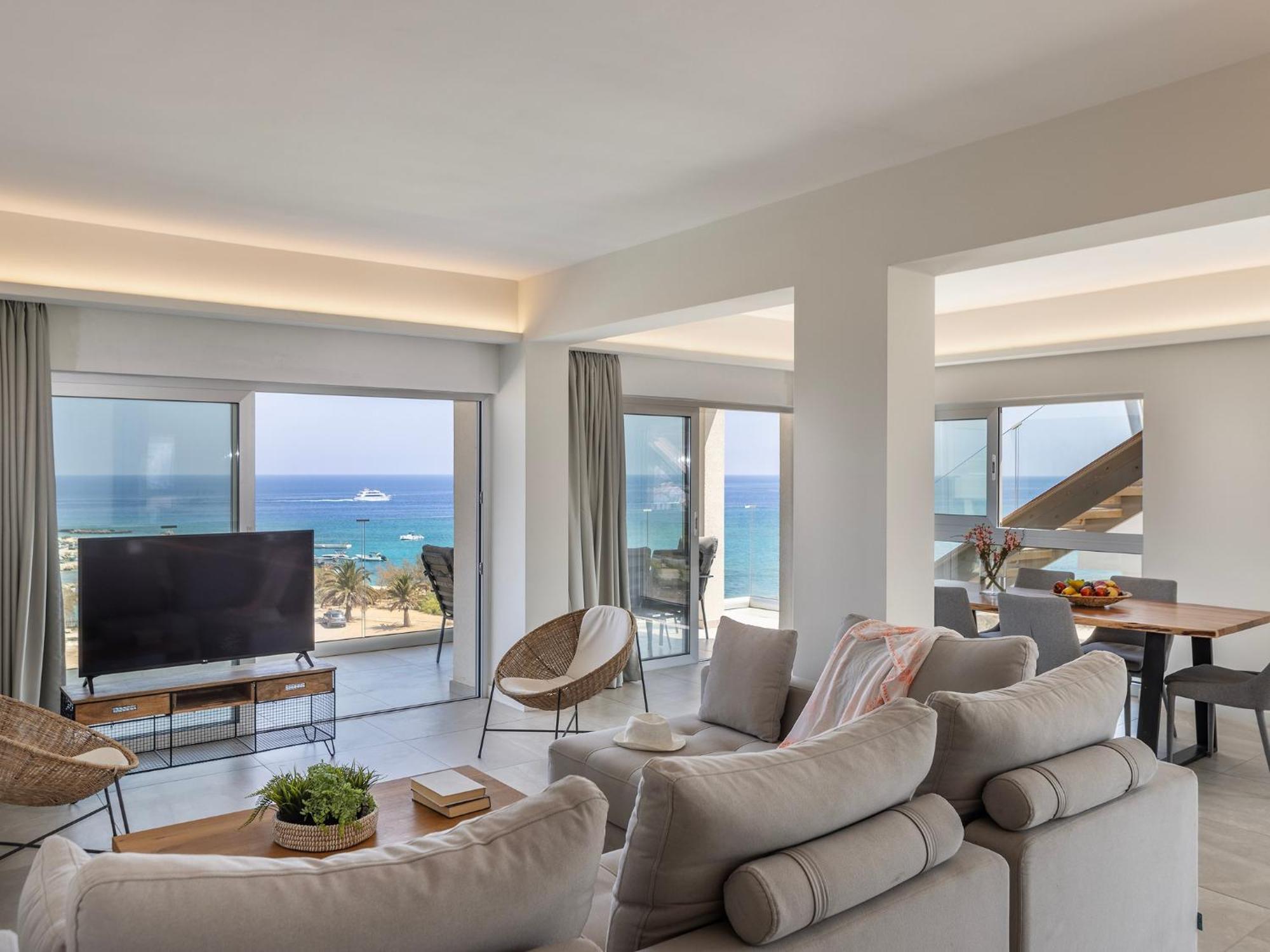 Apartment Emerald Bay Sea-front Penthouse *