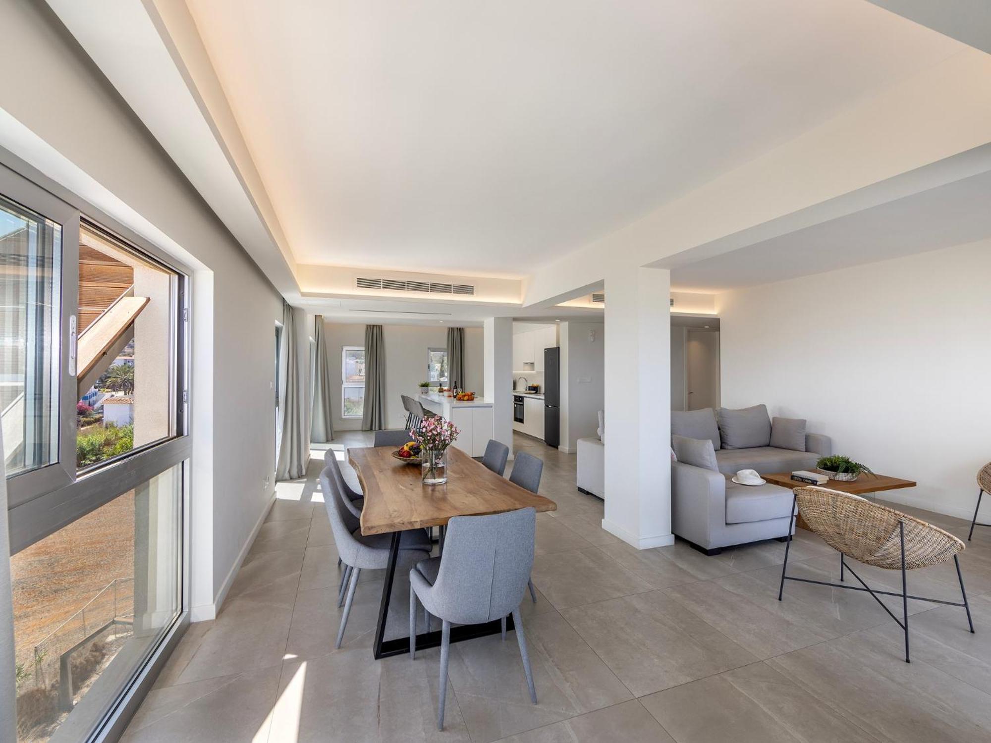 Emerald Bay Sea-front Penthouse Apartment