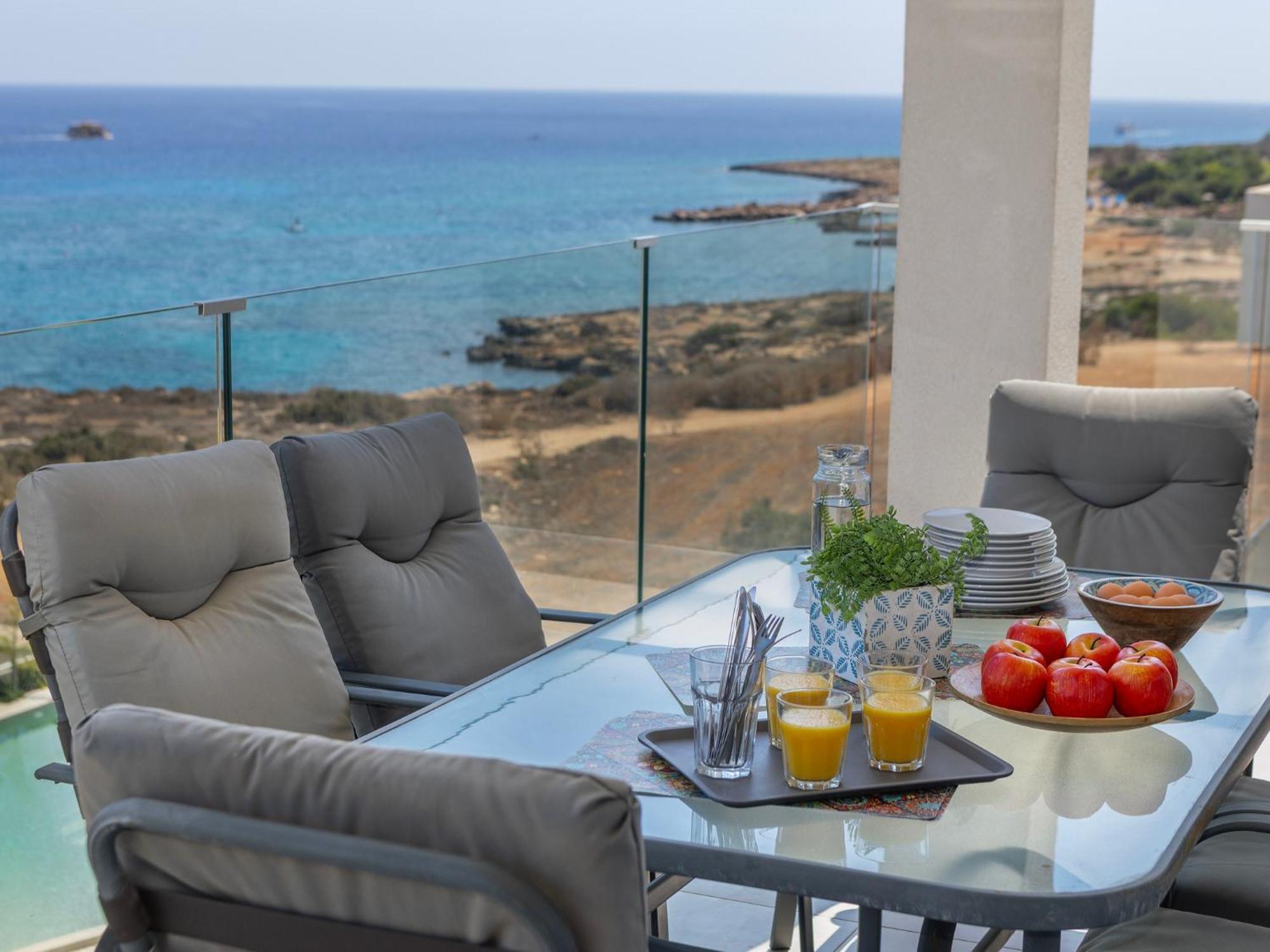 Apartment Emerald Bay Sea-front Penthouse