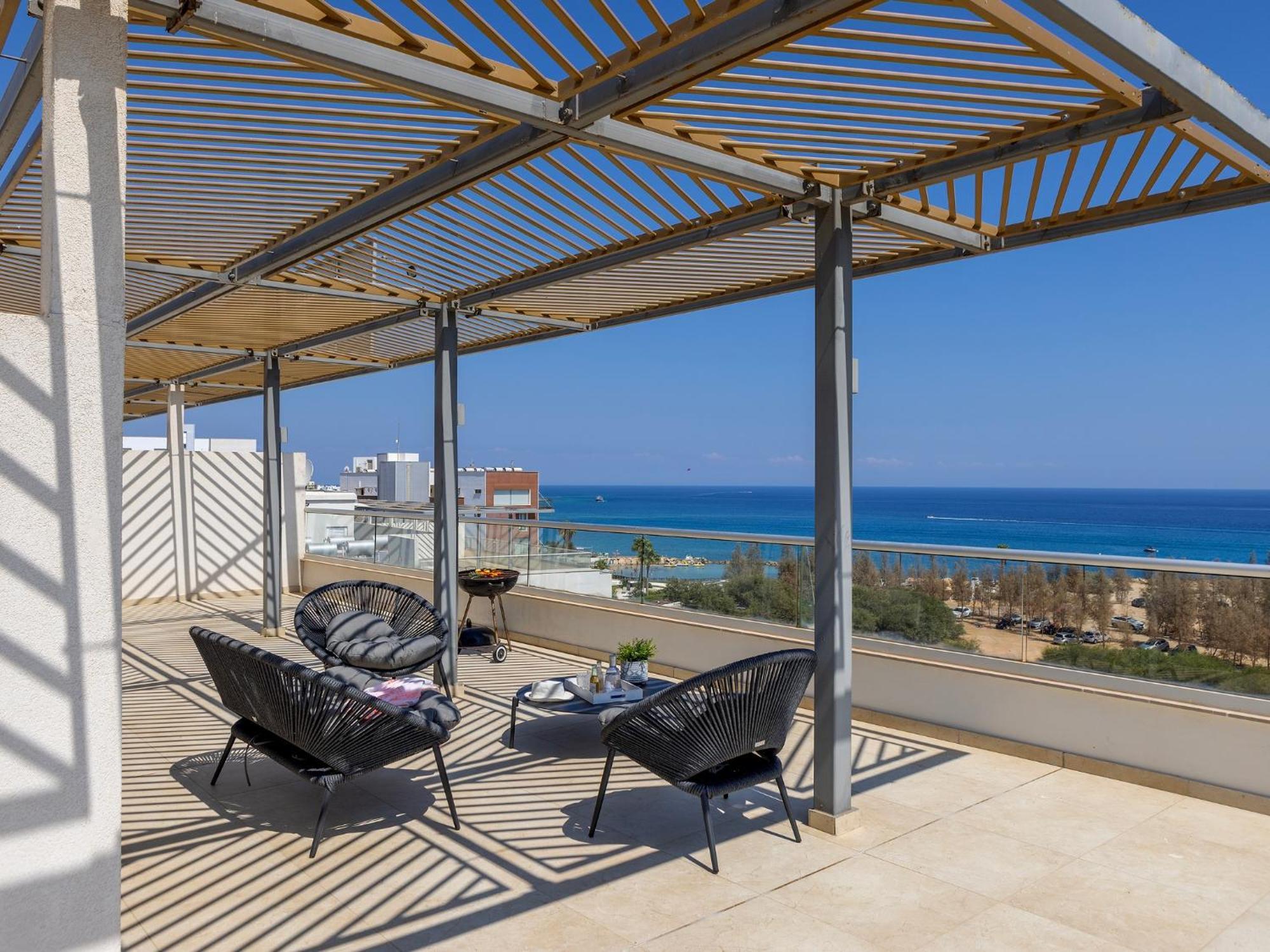 Emerald Bay Sea-front Penthouse * Protaras