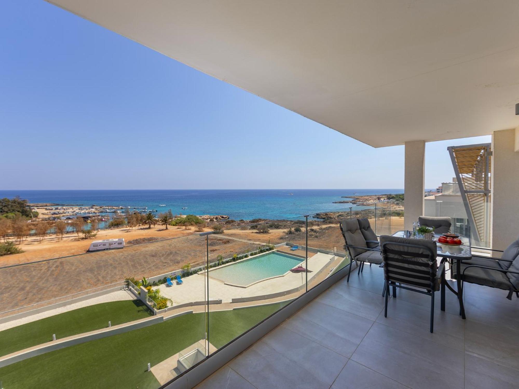 Apartment Emerald Bay Sea-front Penthouse *