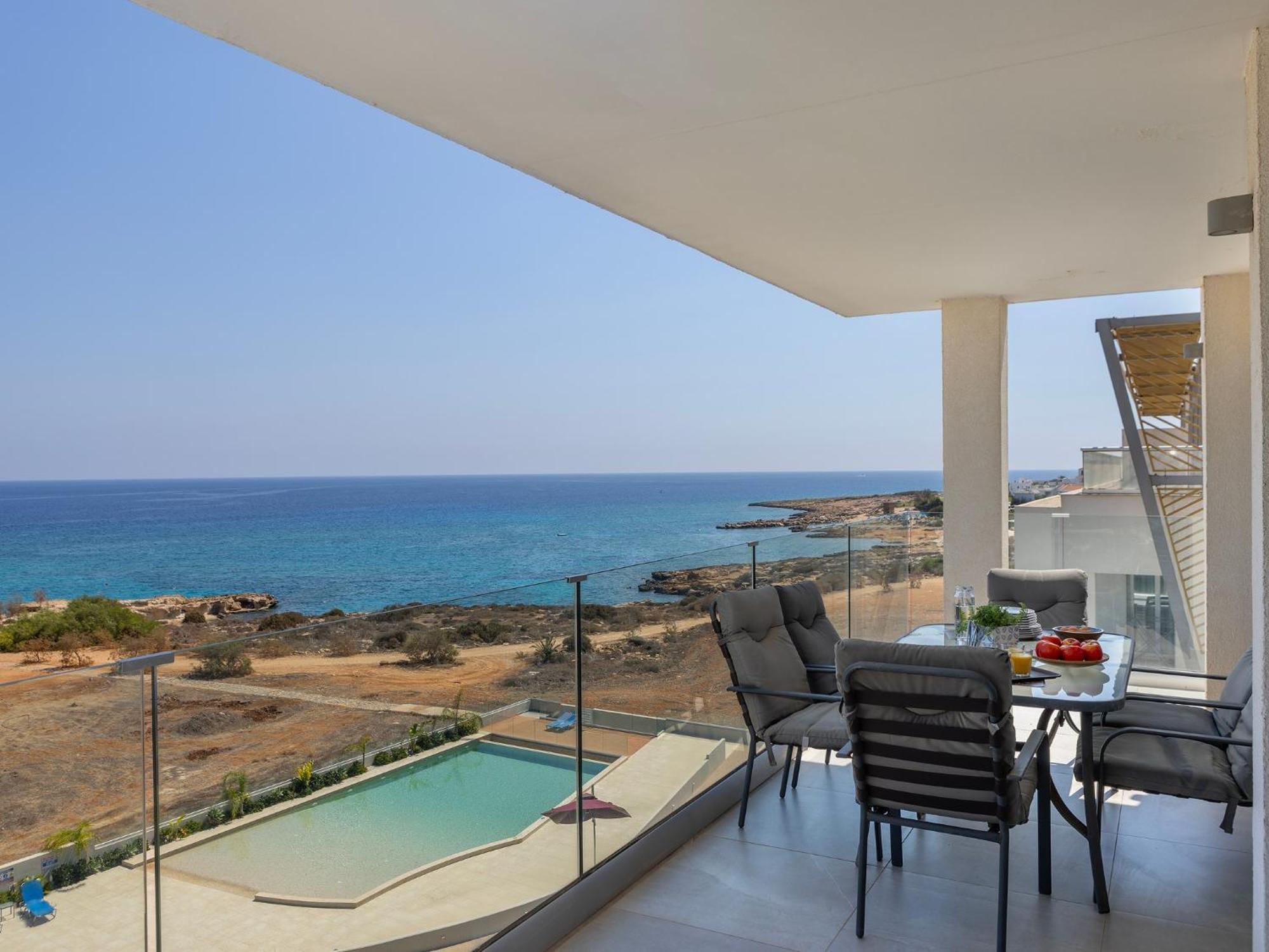 Apartment Emerald Bay Sea-front Penthouse *
