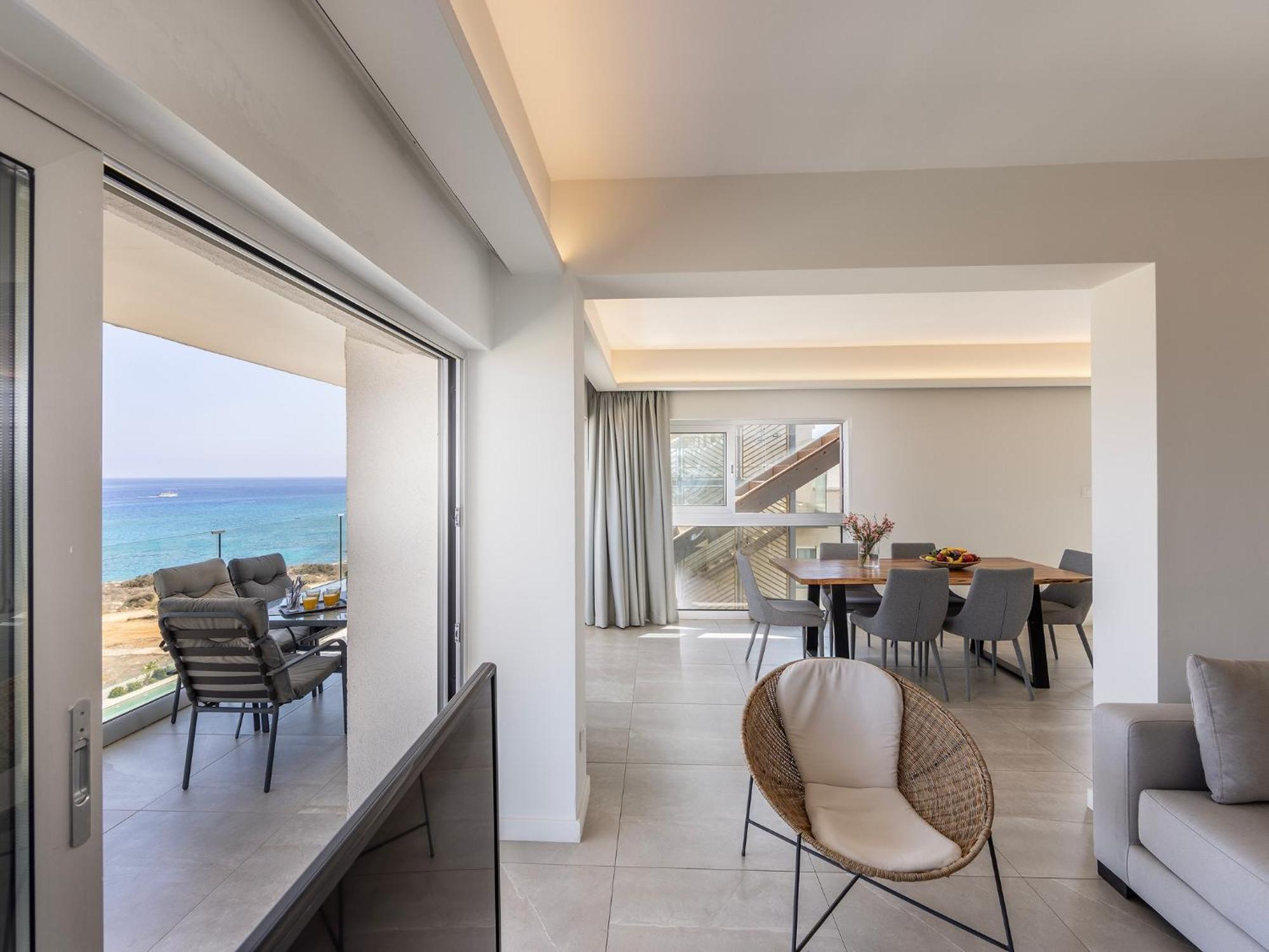 Emerald Bay Sea-front Penthouse *