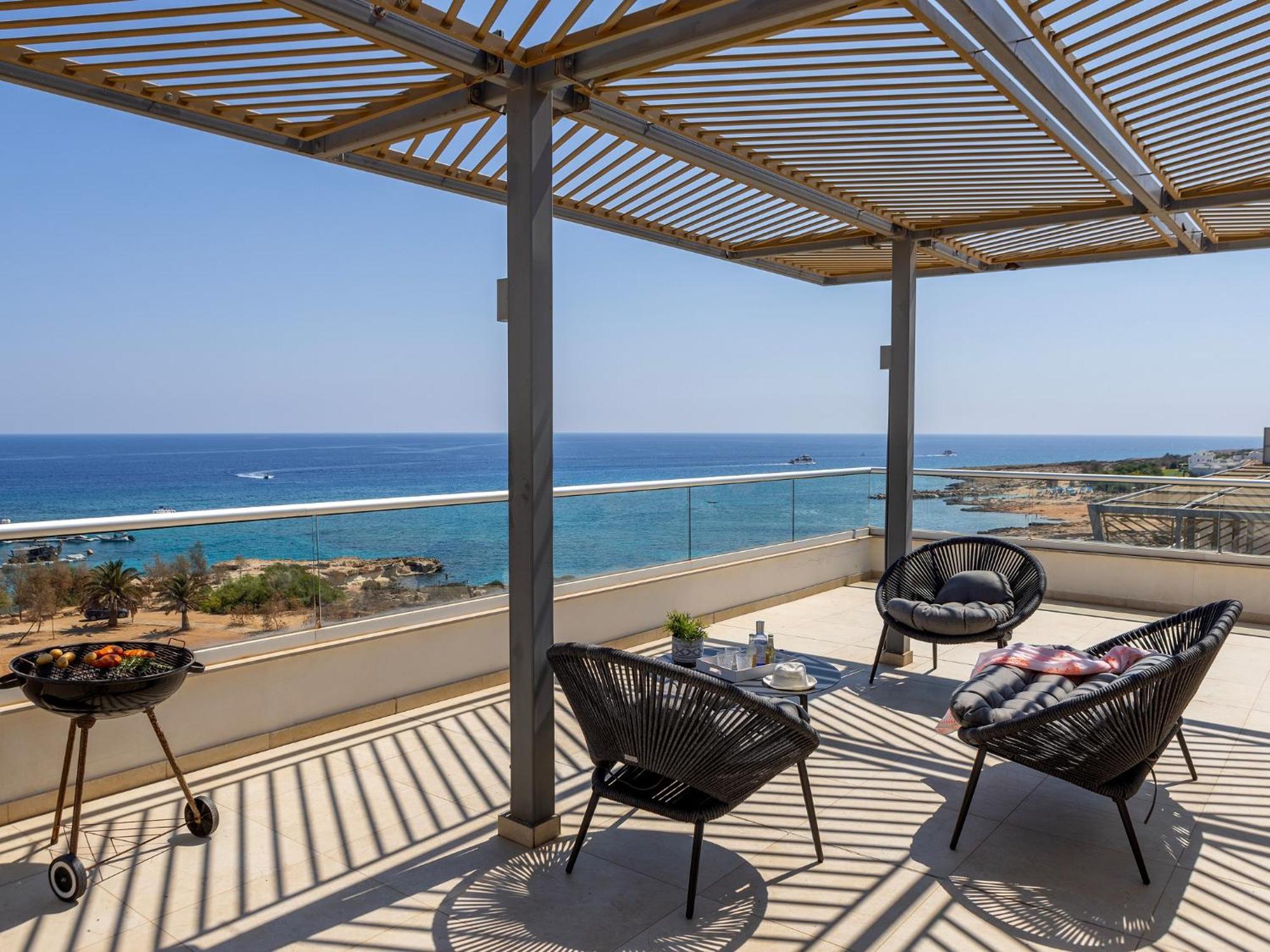 Apartment Emerald Bay Sea-front Penthouse