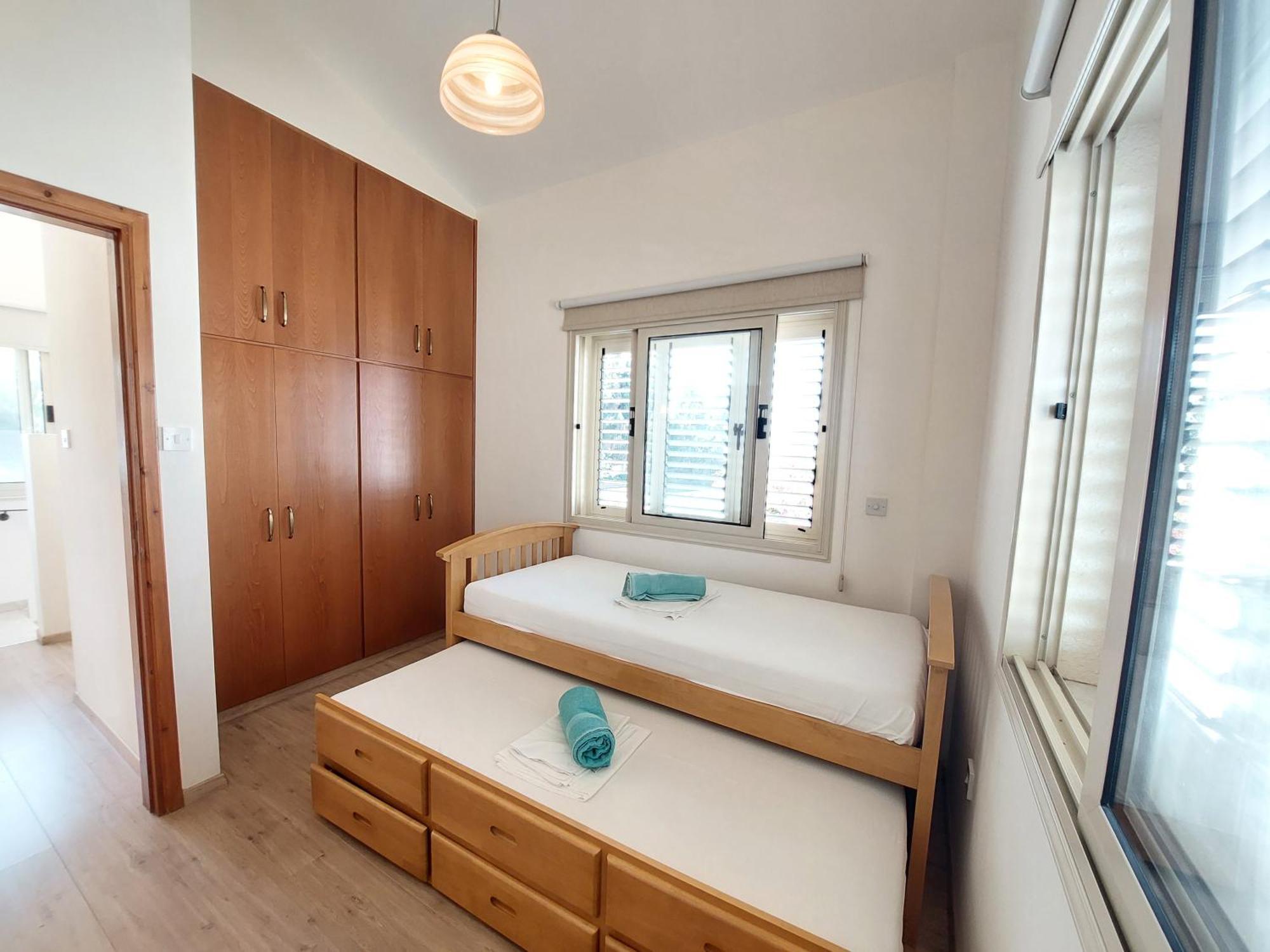 2 Bdr - Walk To Beach! Protaras