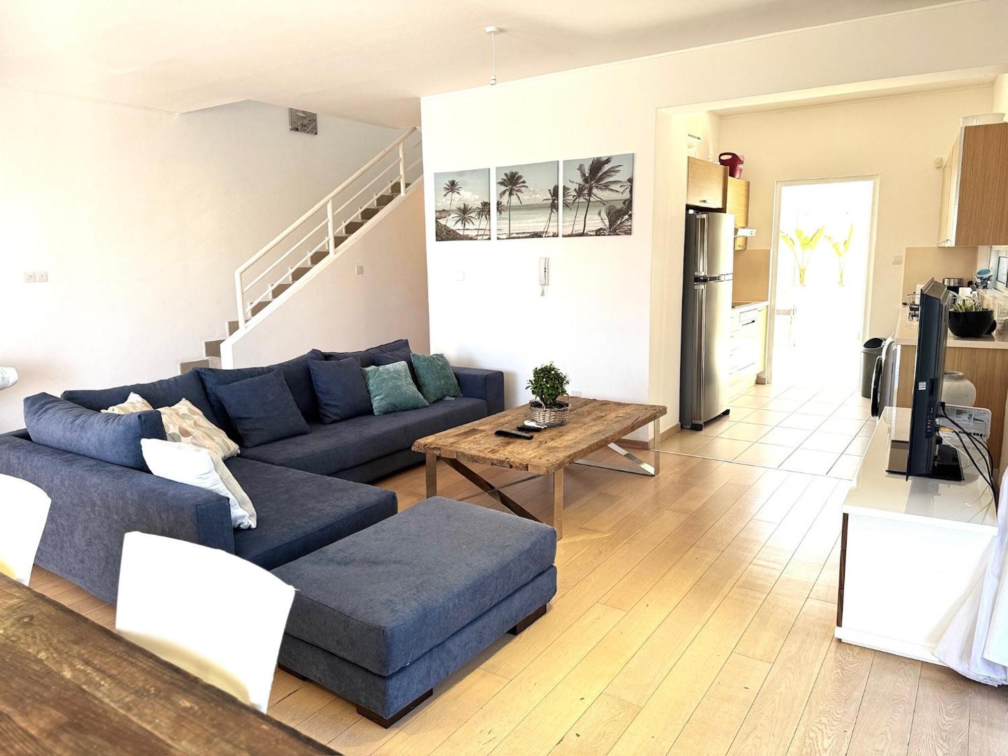 Wealthystays Niceday Hill Villa, 10M Walk To Beach