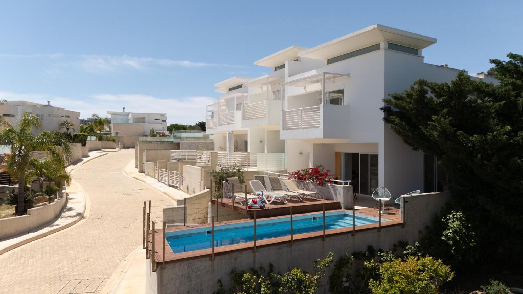 Wealthystays Niceday Hill Villa, 10M Walk To Beach Protaras