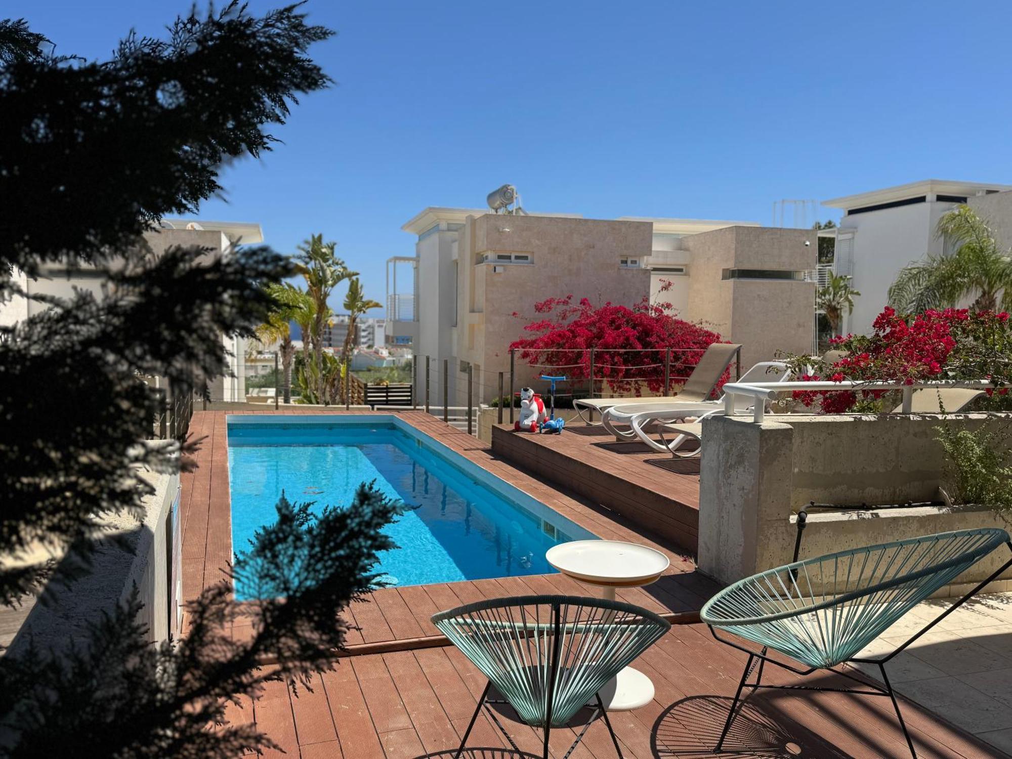 Villa Wealthystays Niceday Hill Villa, 10M Walk To Beach