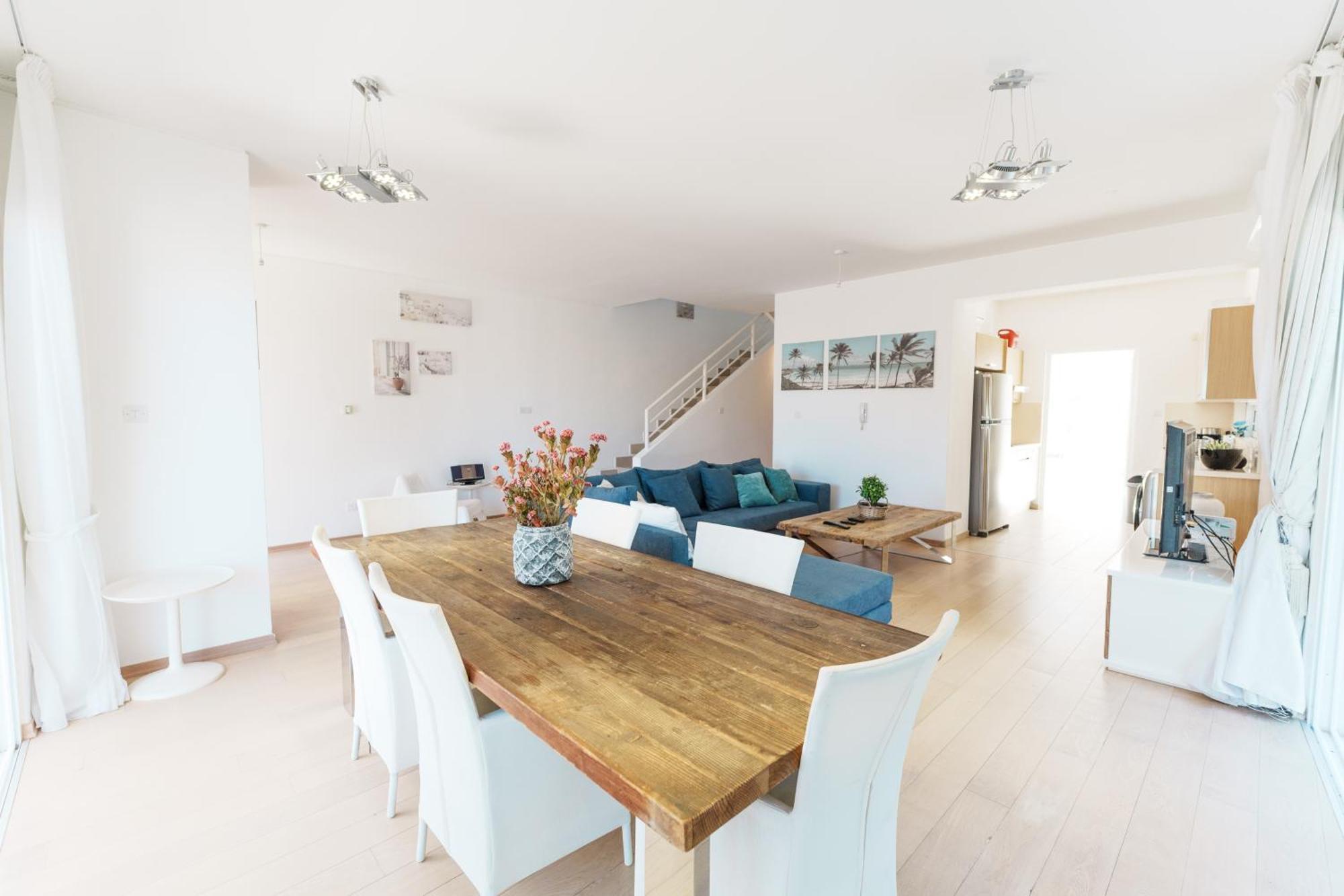 Wealthystays Niceday Hill Villa, 10M Walk To Beach Villa *