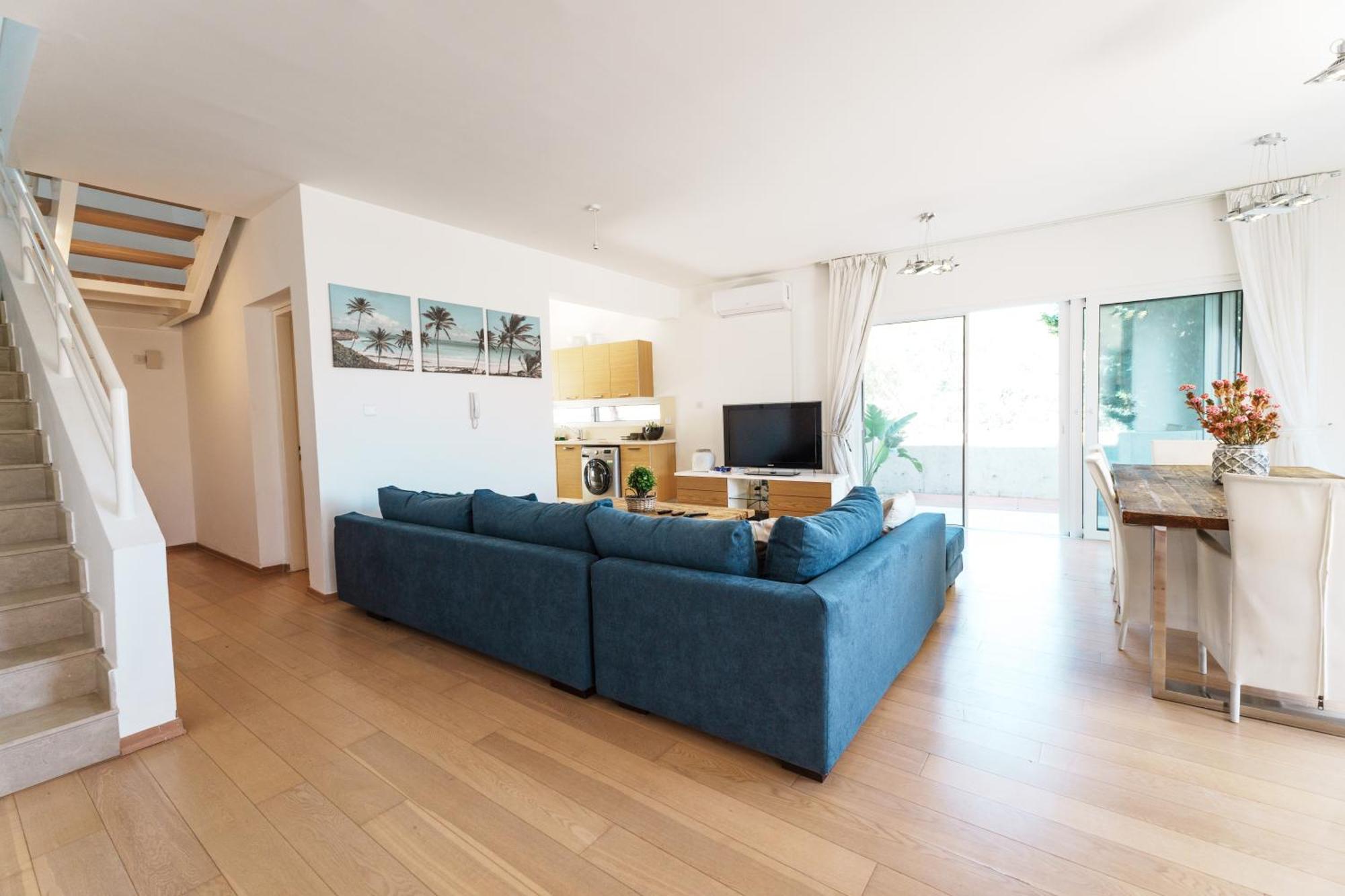 Wealthystays Niceday Hill Villa, 10M Walk To Beach