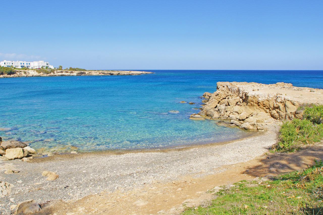 Amber - Coralli Beachfront Apartment *
