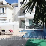 Gr8Padz Villa Dionne