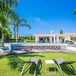 Villa Nyx
