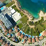 Austin - Coralli Beachfront Apartment