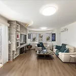 Accomoteleia Crystal Lagoon Villa