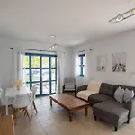 Phaedrus Living: Sky Blue Residence