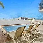Villa Cherry Palm