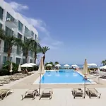 Seafront Stylish Apt, Protaras