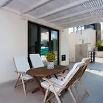 Wealthystays 2Br Retreat , 5Min Walk To Beach