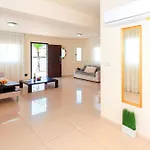Villa Aurora - 100M From Pernera Beach