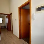 2 Bdr Home - Walk To Beach!