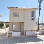 2 Bdr Home - Walk To Beach!