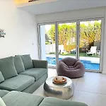 Sunset Family Villa, 1-Min Walk To Beach