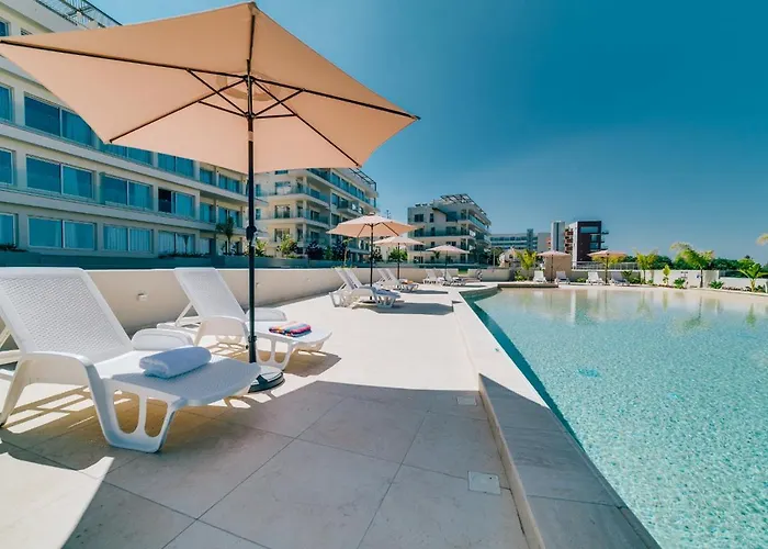 Emerald Suites Luxury Apartments