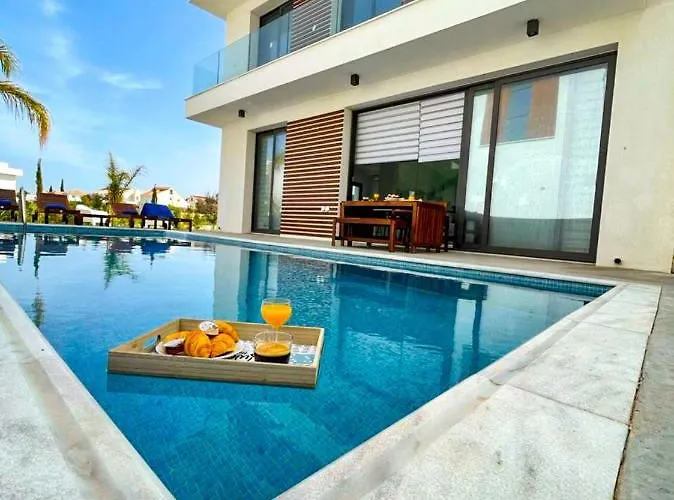 By The Beach Villa Natalya