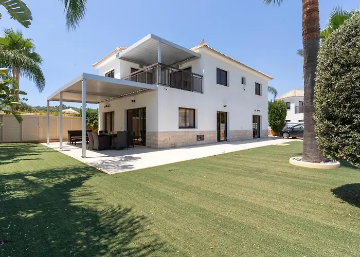 Lime 3-Bedroom Villa In Protaras