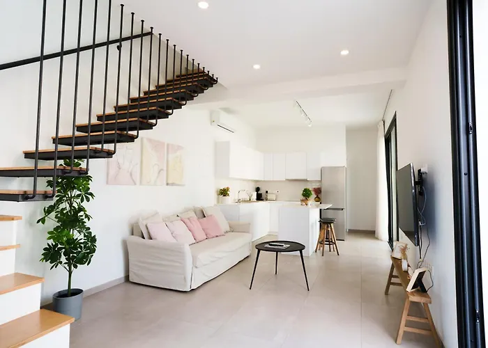 Wealthystays 2Br Retreat , 5Min Walk To Beach