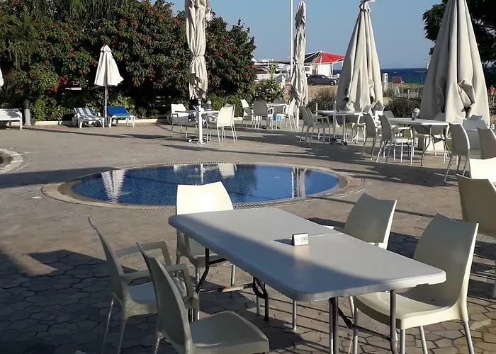 Polyxenia Holiday House