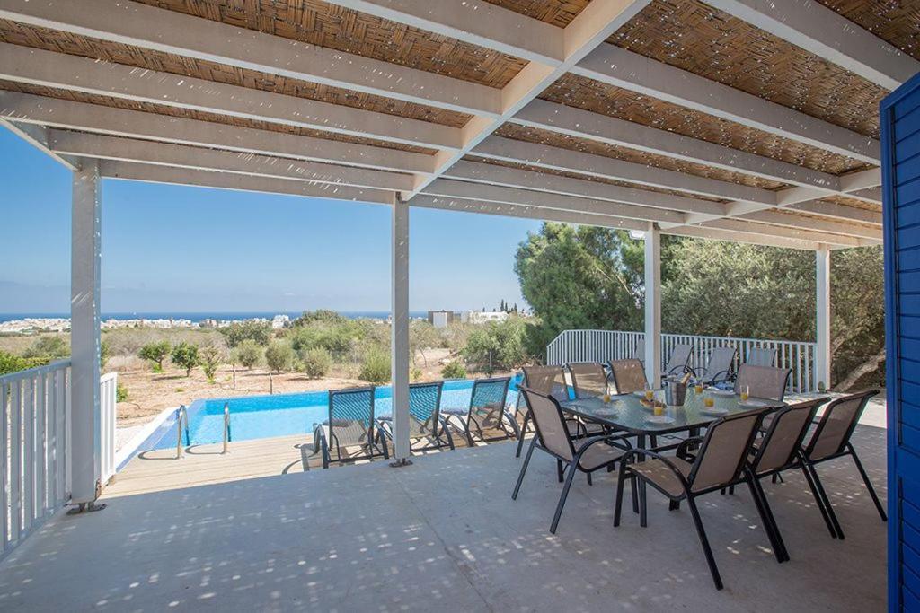 Ioanni Helios - Stunning 4 Bedroom - Few Minutes Drive To Fig Tree Bay Villa *