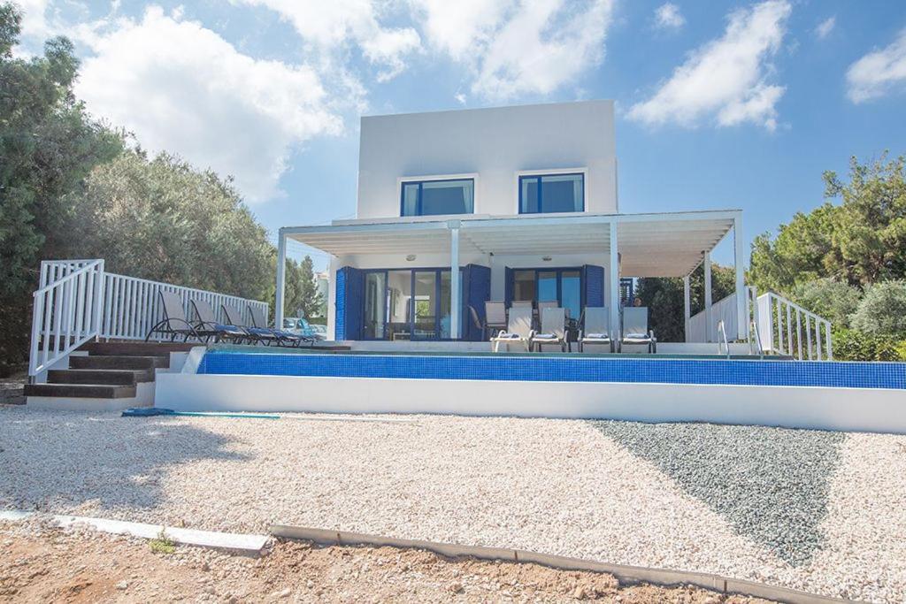 Ioanni Helios - Stunning 4 Bedroom - Few Minutes Drive To Fig Tree Bay Protaras