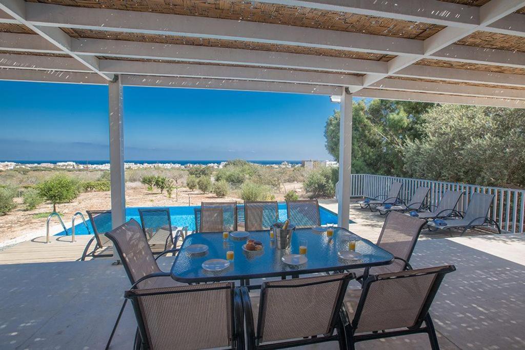 Villa Ioanni Helios - Stunning 4 Bedroom - Few Minutes Drive To Fig Tree Bay