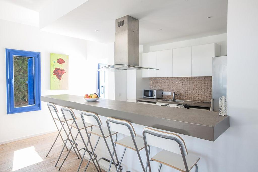 Ioanni Helios - Stunning 4 Bedroom - Few Minutes Drive To Fig Tree Bay * Protaras