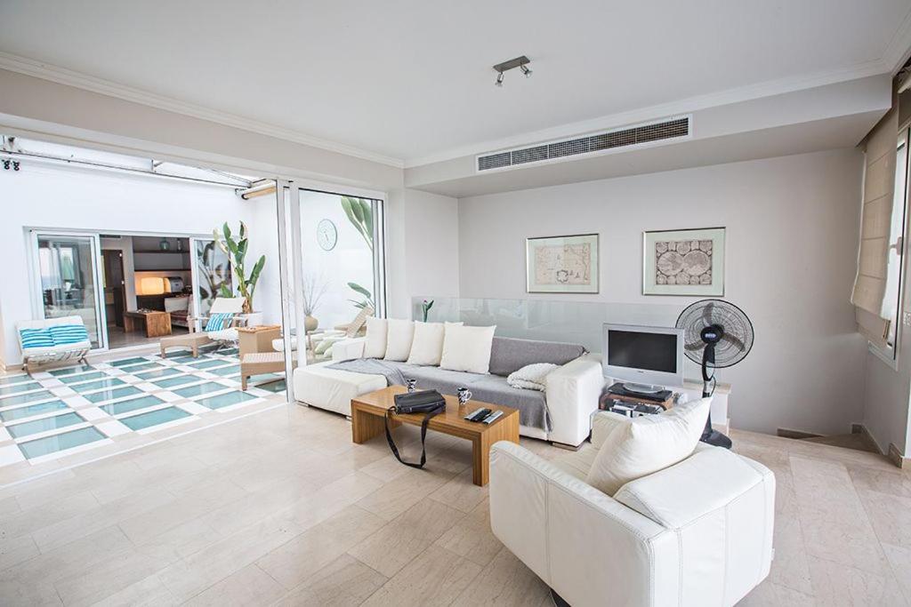 Fig Tree Bay Seafront Luxury 5bdr Seafront With Panoramic Sea Views Villa *
