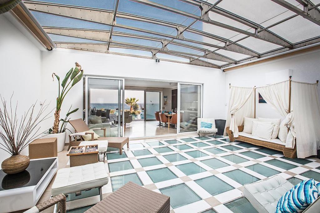 Fig Tree Bay Seafront Luxury 5bdr Seafront With Panoramic Sea Views Villa