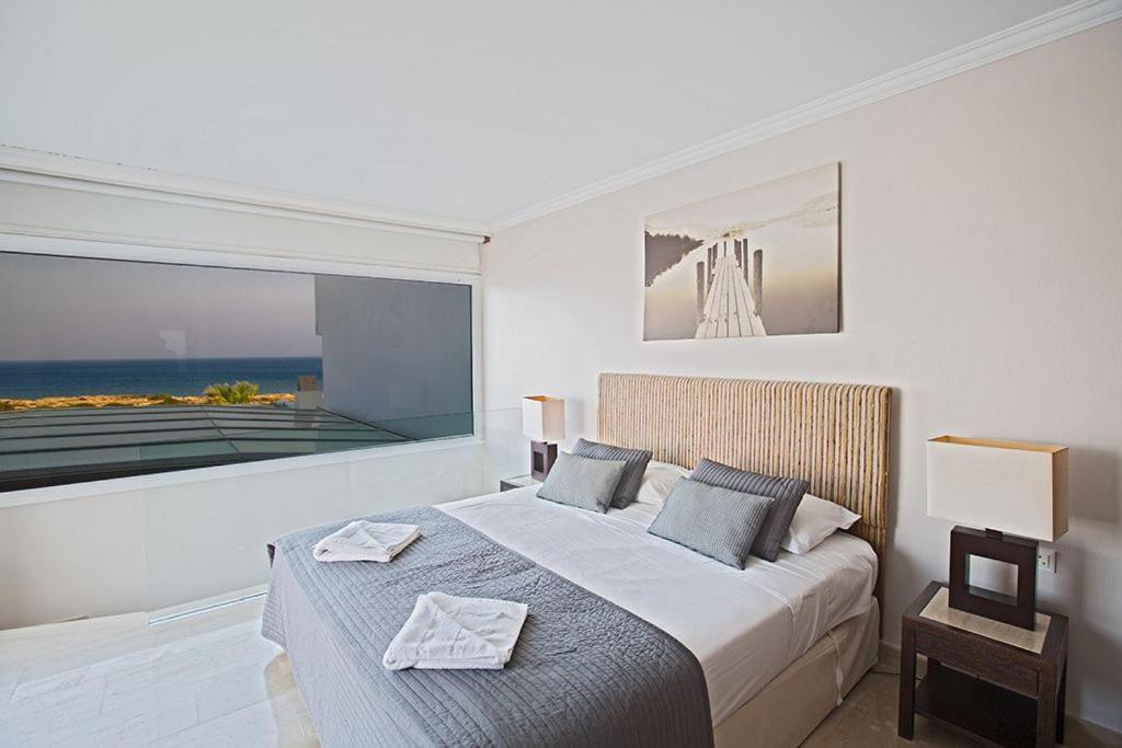 Fig Tree Bay Seafront Luxury 5bdr Seafront With Panoramic Sea Views *
