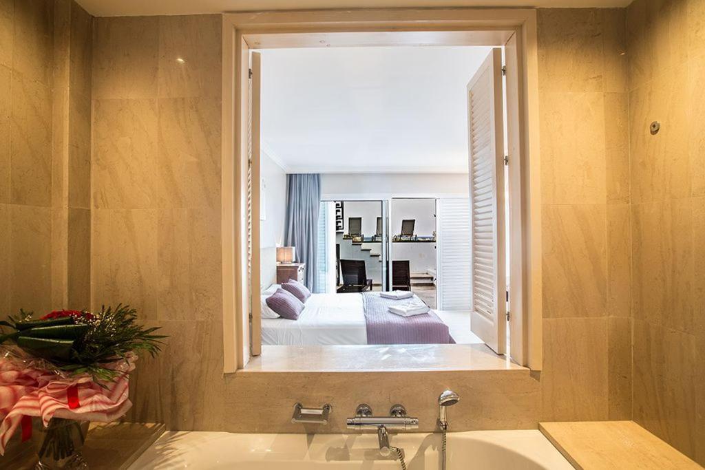 Fig Tree Bay Seafront Luxury 5bdr Seafront With Panoramic Sea Views Villa *