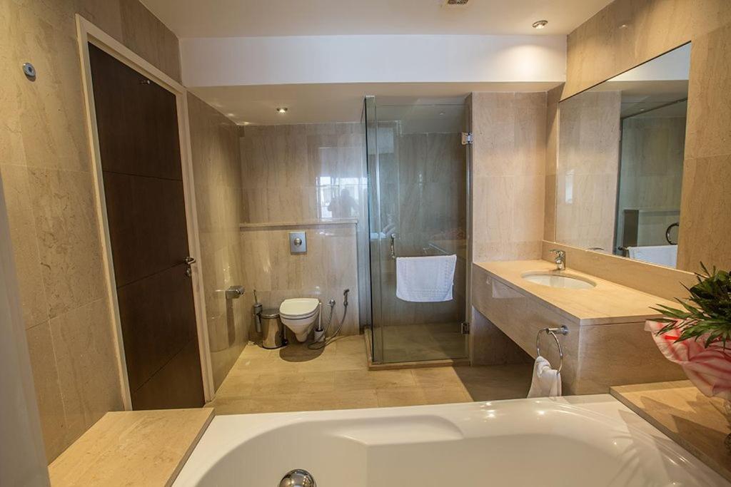 Fig Tree Bay Seafront Luxury 5bdr Seafront With Panoramic Sea Views Villa *