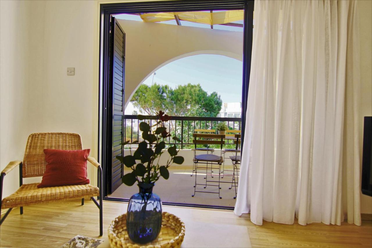 Phaedrus Living Luxury Flat Sea View 9