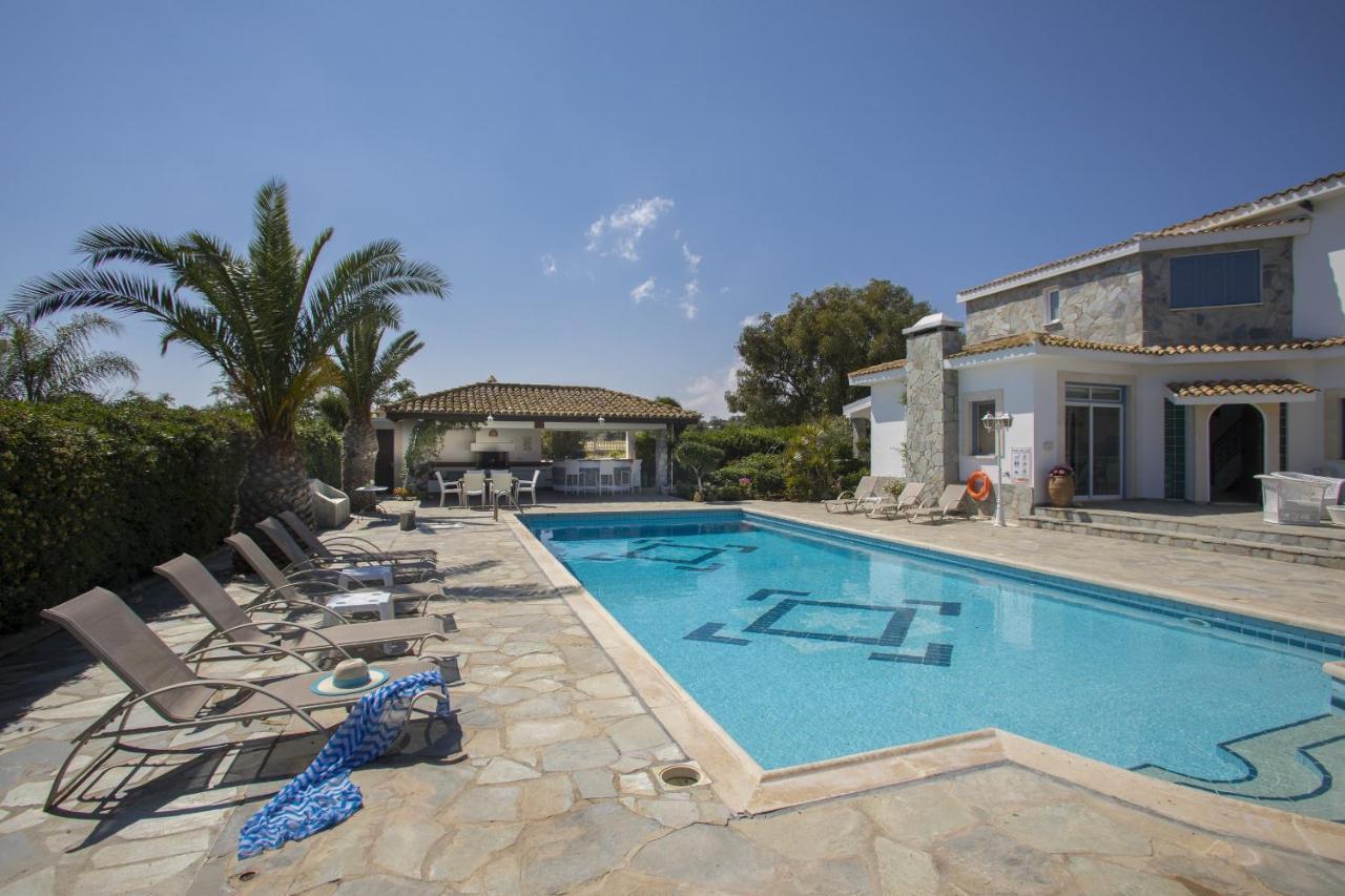 Mazeri Villa