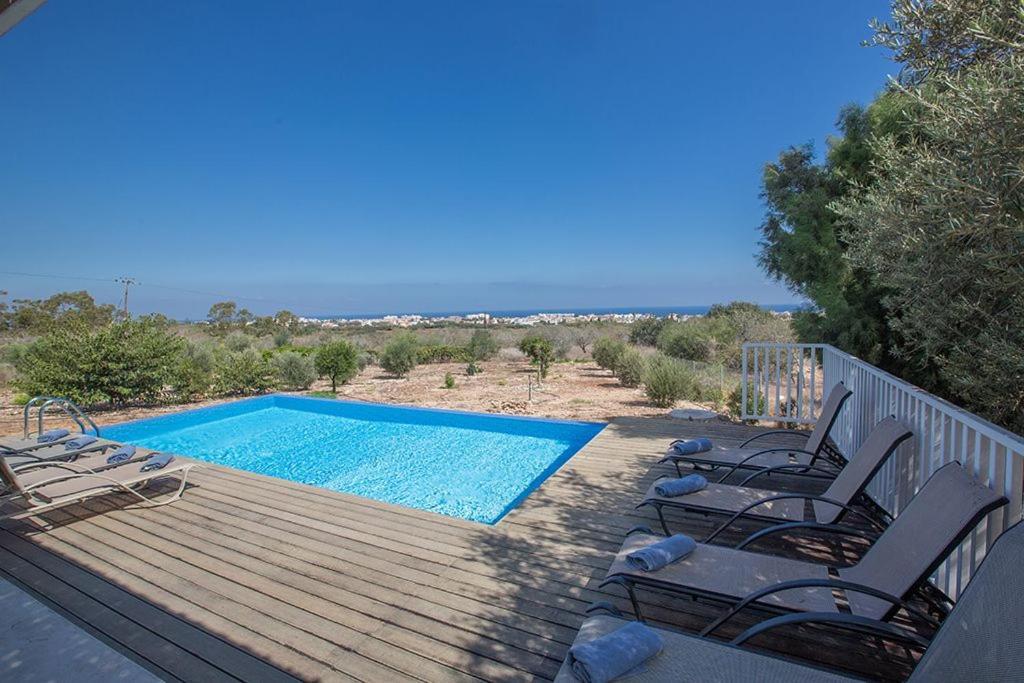 Ioanni Helios - Stunning 4 Bedroom - Few Minutes Drive To Fig Tree Bay Protaras